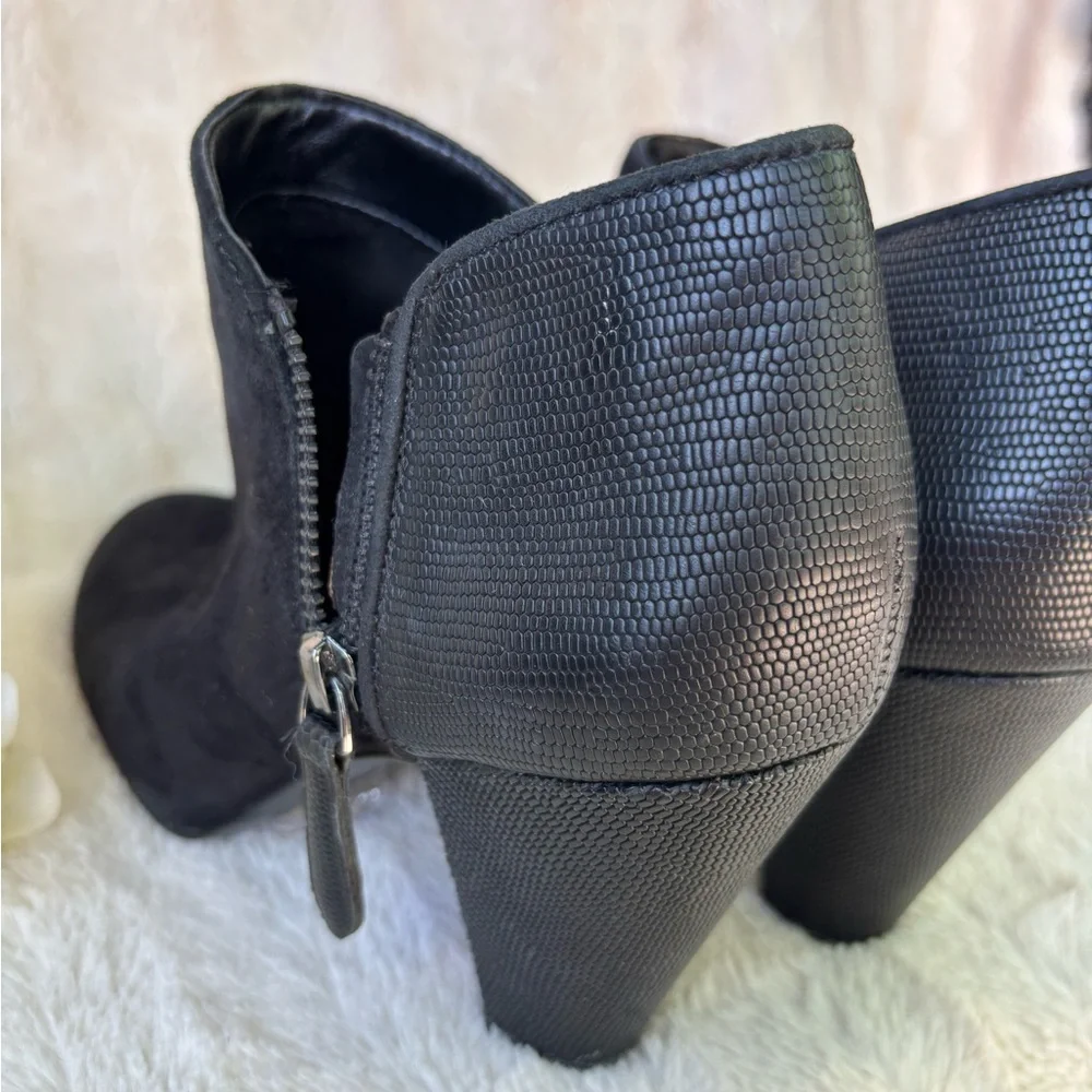 Gianni Bini Black Suede Ankle Booties with Textured Heel zipper Size 8.5